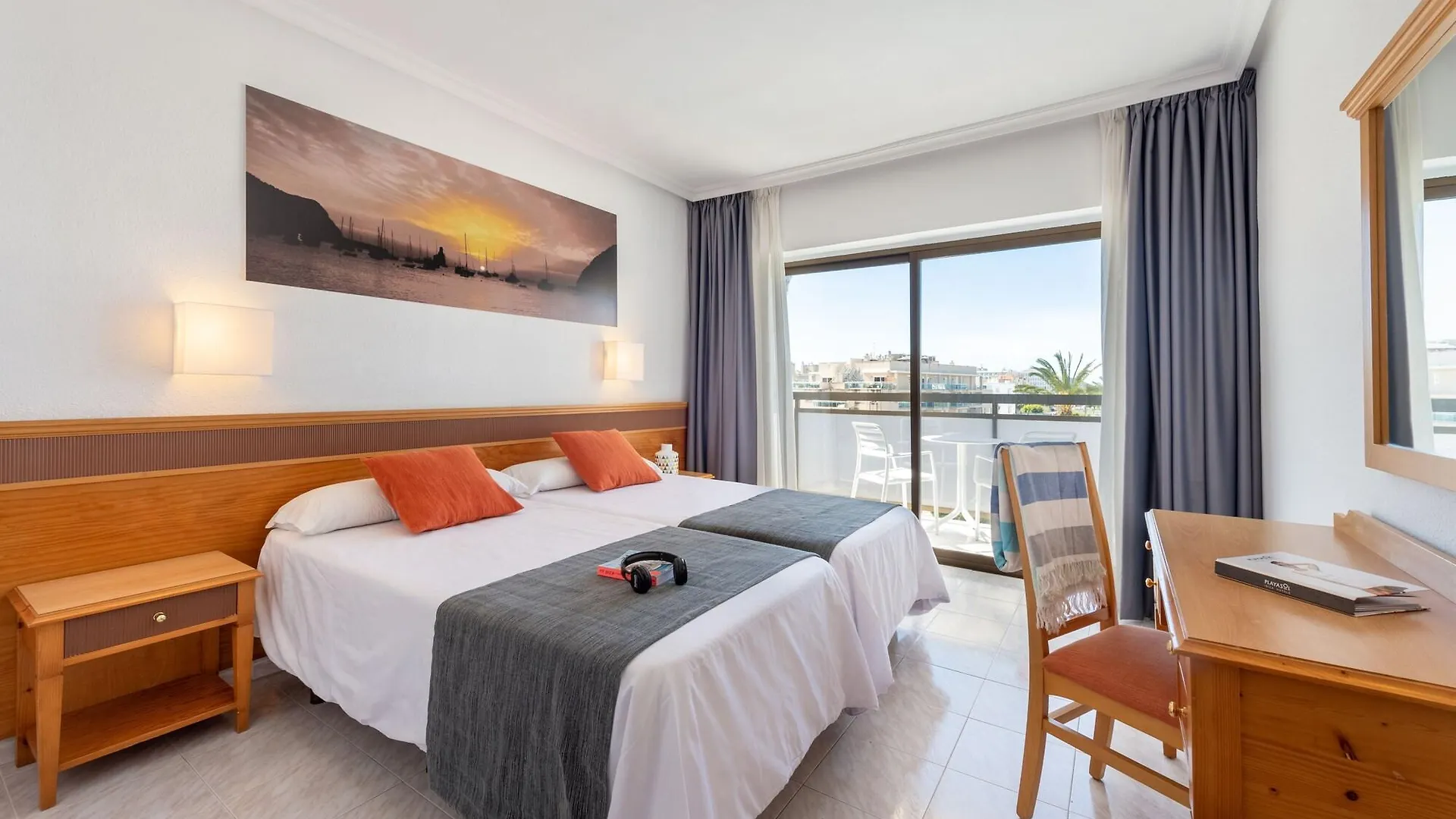 Hotel Vibra Mare Nostrum Playa d'en Bossa 3*,