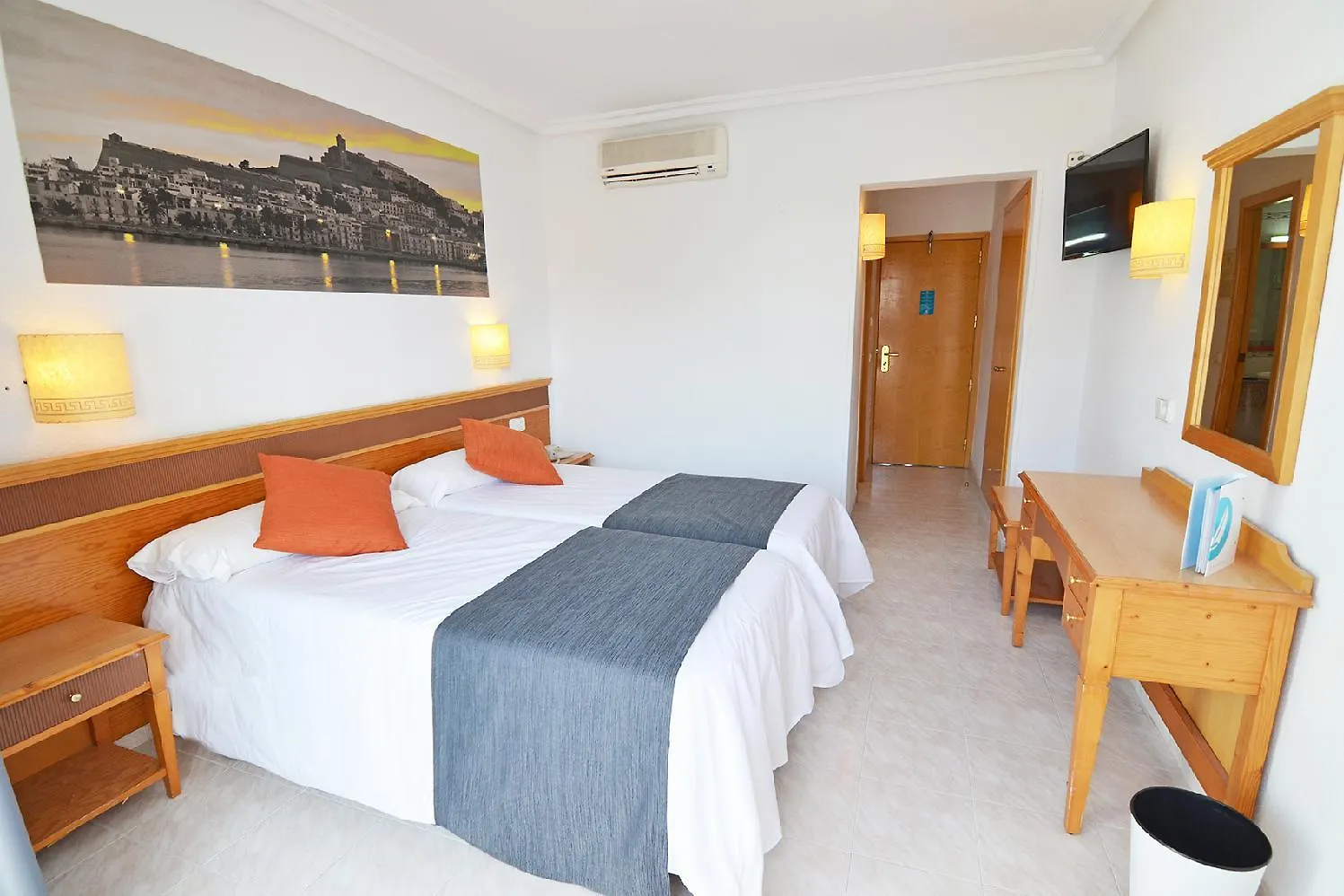 Hotel Vibra Mare Nostrum Playa d'en Bossa 3*,  Spanyolország